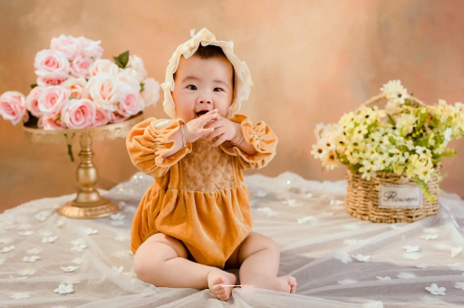 鄢陵宝宝揉眼睛揉鼻子